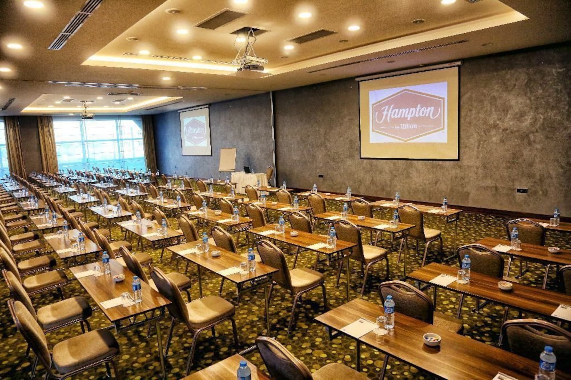 Hotel Hampton By Hilton 4*